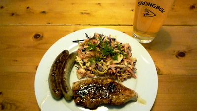 Gegrilltes mit Krautsalat